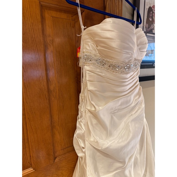 Essense of Australia Ivory Satin Ruched Strapless Wedding Dress Gown Size 12 - Picture 5 of 16